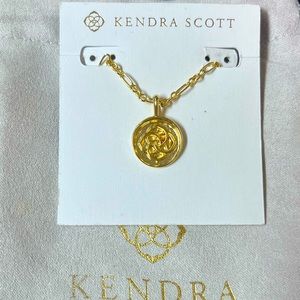 Kendra Scott Dira embossed coin Pendant